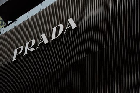 prada assume 400 persone|Prada, 400 assunzioni in Italia entro il 2023 .